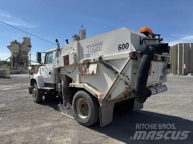 Ford LN7000 Süpürme kamyonları