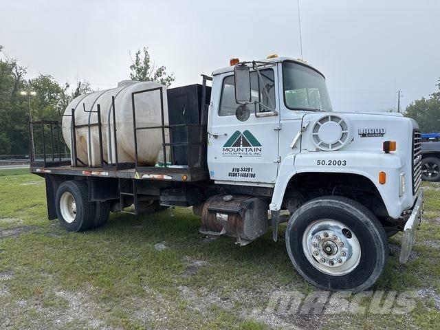 Ford LNT8000 Tankerli kamyonlar