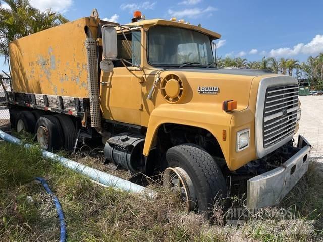 Ford LT8000 Su tankerleri