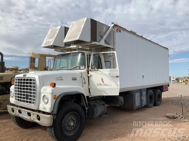 Ford LT8000 Panel vanlar