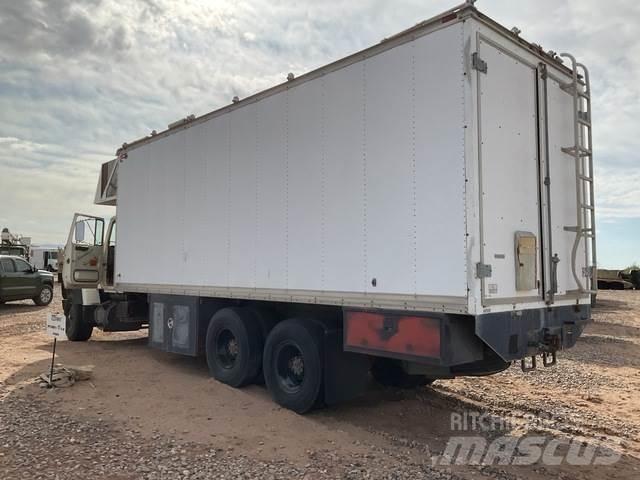 Ford LT8000 Panel vanlar