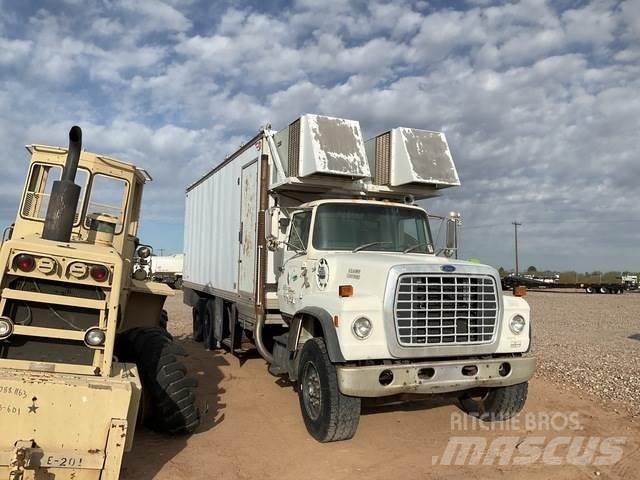Ford LT8000 Panel vanlar