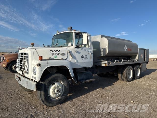 Ford LT8000 Tankerli kamyonlar