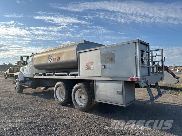 Ford LT8000 Tankerli kamyonlar
