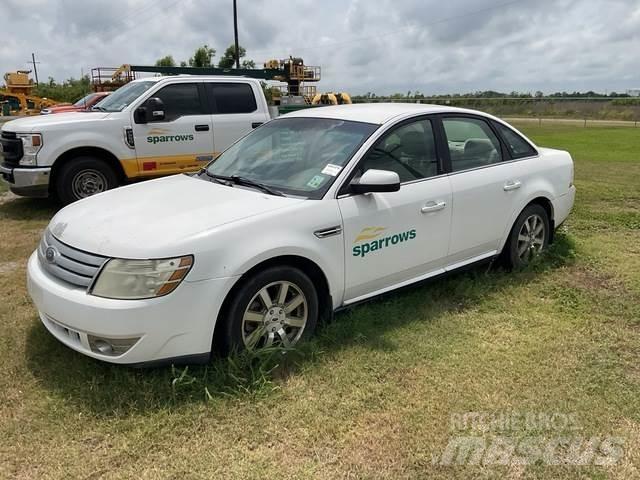 Ford Taurus Otomobiller