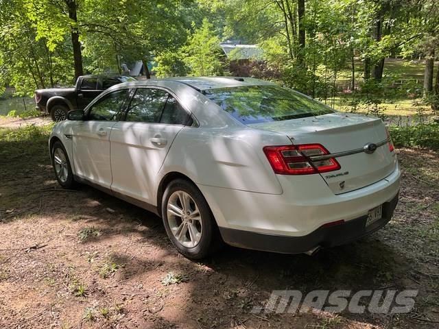 Ford Taurus Otomobiller