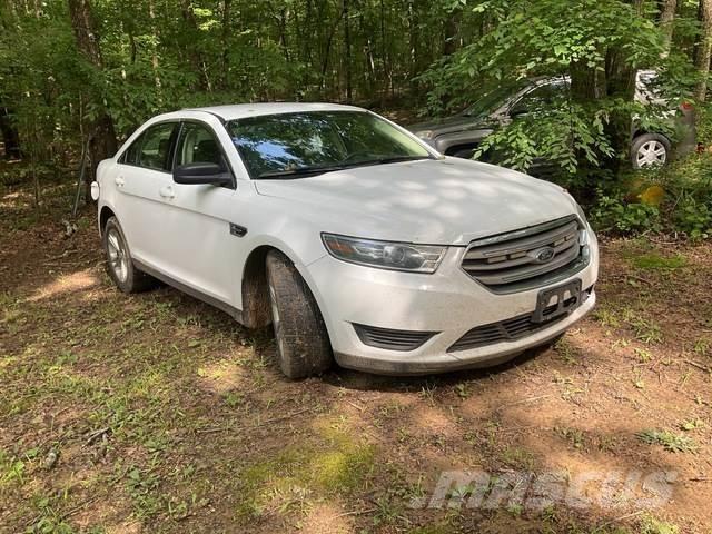 Ford Taurus Otomobiller