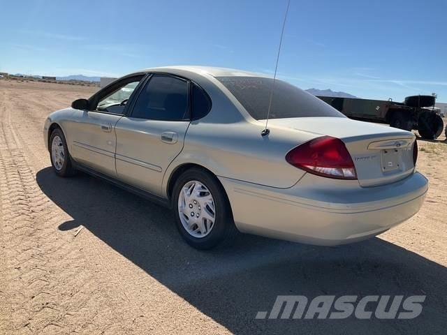 Ford Taurus SE Otomobiller