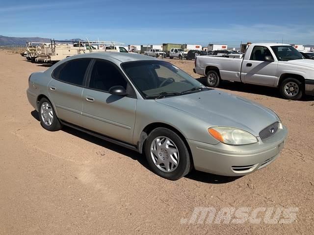 Ford Taurus SE Otomobiller