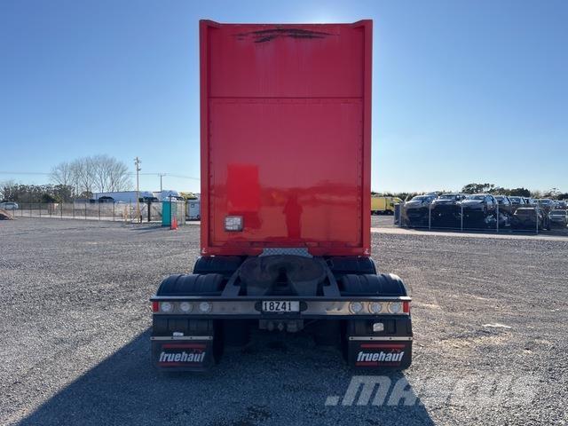 Fruehauf  Kayar tenteli çekiciler