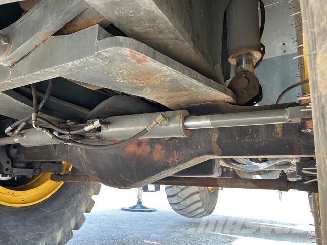 Grove RT700E Arazi Tipi Vinçler (RT)