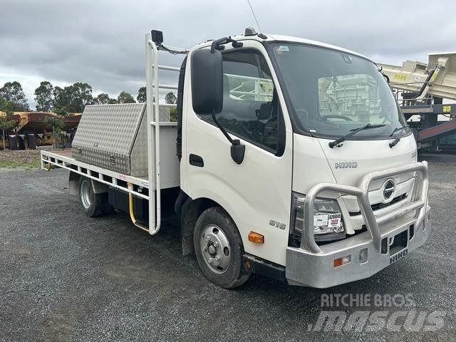 Hino 300 Flatbed kamyonlar