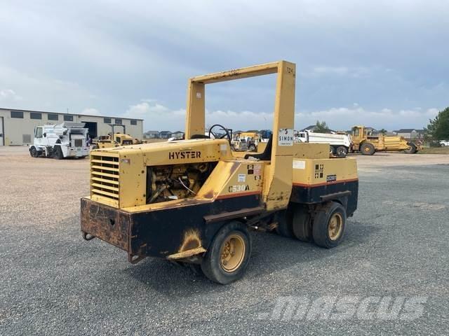 Hyster 530A Pnömatik lastikli silindirler