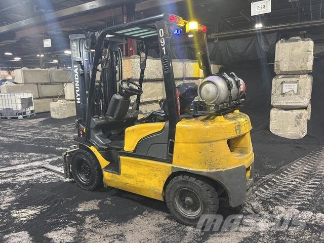 Hyundai 25L-7A Diger