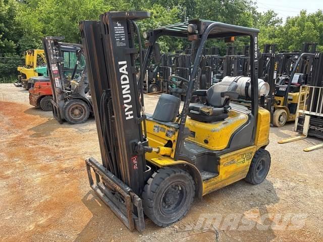 Hyundai 25L-7A Diger