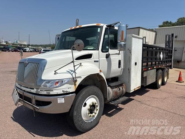 International  Flatbed kamyonlar