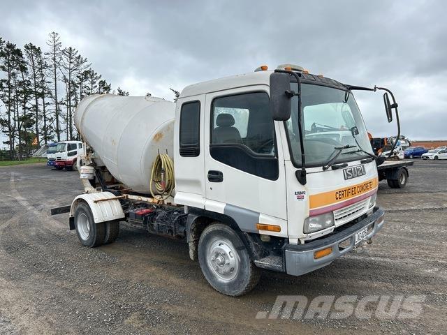 Isuzu Forward Su tankerleri