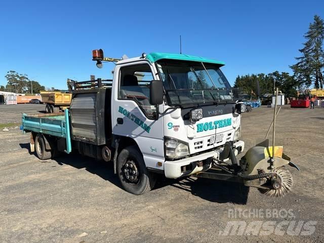 Isuzu NPR 450L Süpürme kamyonları