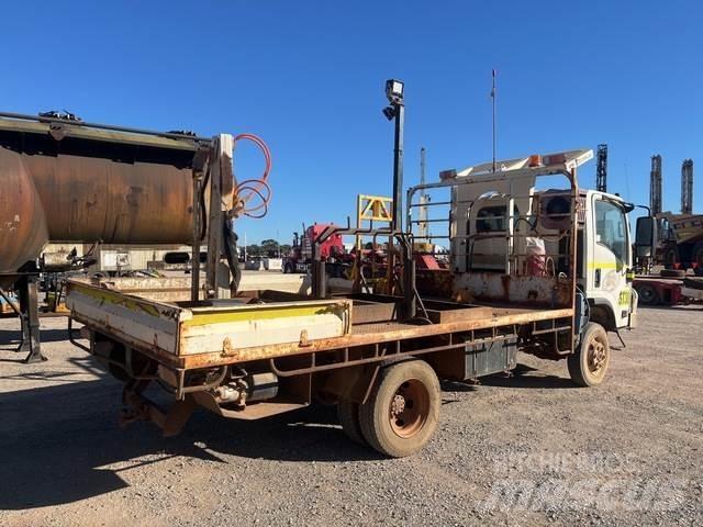 Isuzu NPS 300 Flatbed kamyonlar