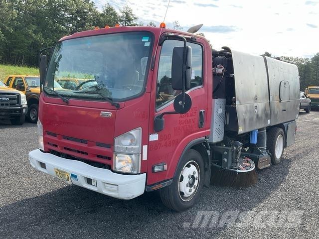 Isuzu NRR Süpürme kamyonları