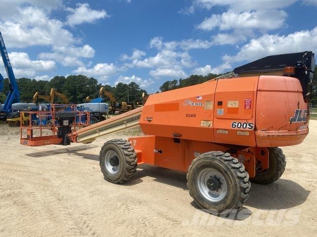 JLG 600S Teleskopik personel platformları