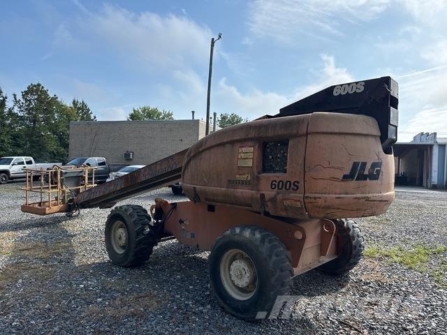 JLG 600S Teleskopik personel platformları