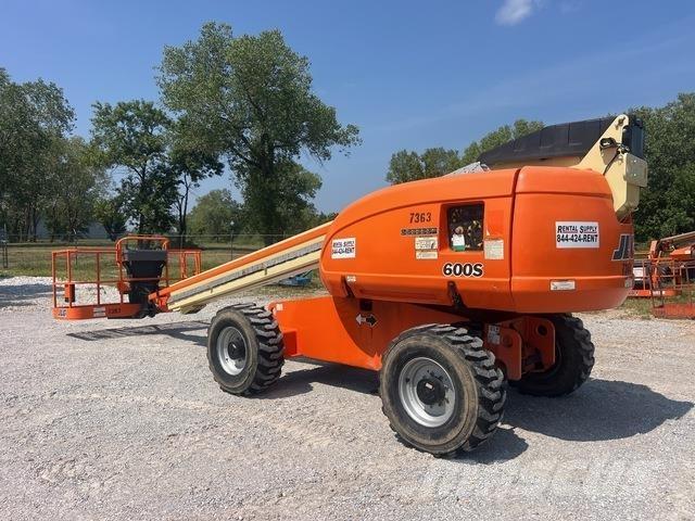 JLG 600S Teleskopik personel platformları