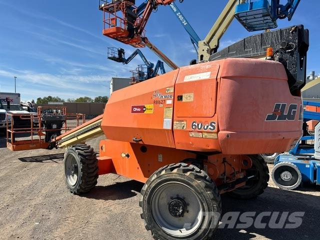 JLG 600S Teleskopik personel platformları