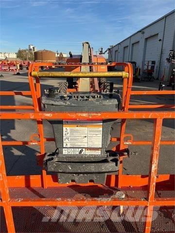 JLG 800S Teleskopik personel platformları