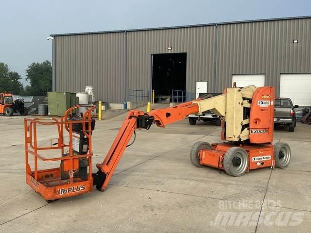 JLG E3000AJP Körüklü personel platformları