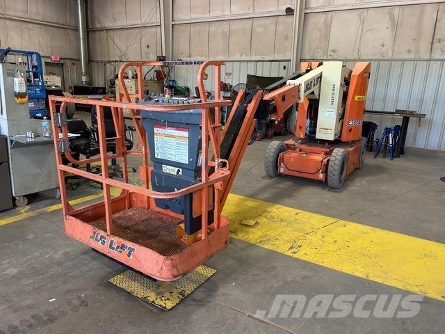 JLG E300AJP Körüklü personel platformları