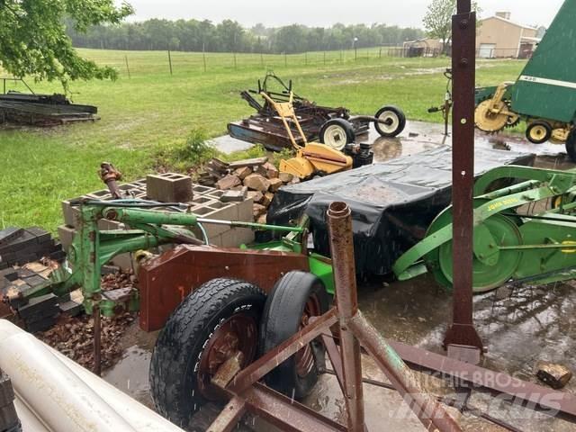 John Deere  Diger