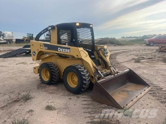 John Deere 325 Skid steer loderler
