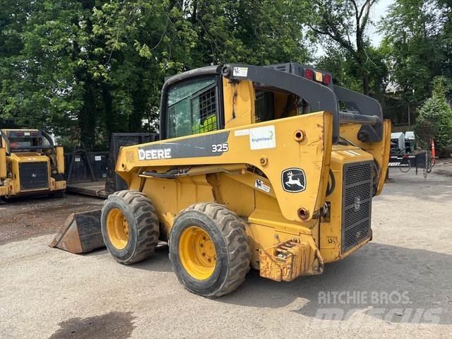 John Deere 325 Skid steer loderler