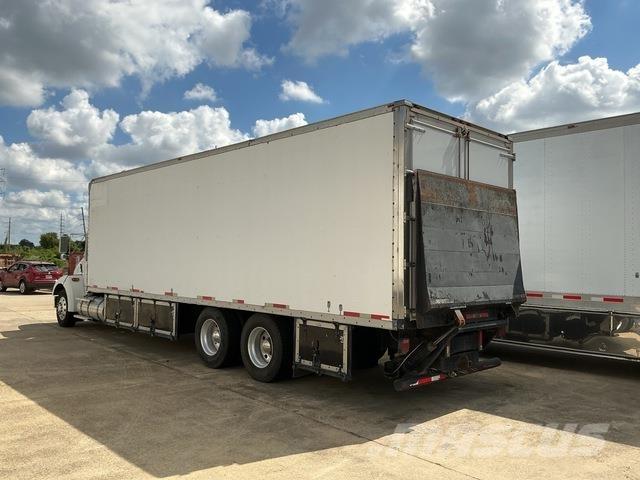 Kenworth T300 Kapali kasa kamyonlar