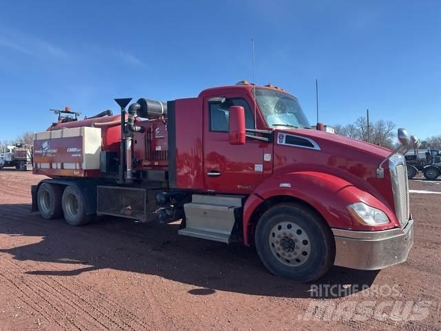 Kenworth T680 Paletli ekskavatörler