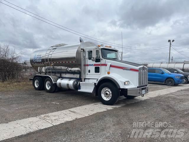 Kenworth T800 Su tankerleri