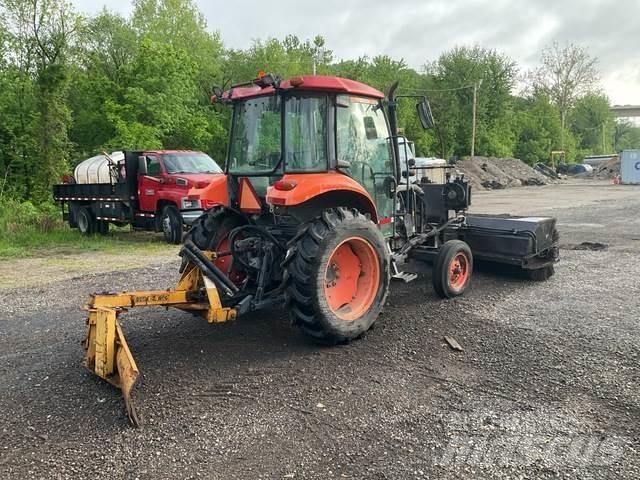 Kubota M5040 İç mekan süpürme makineleri
