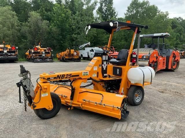 LeeBoy NB25 İç mekan süpürme makineleri