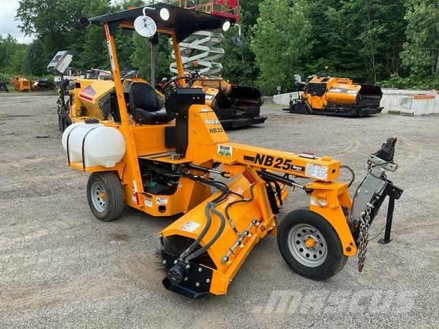LeeBoy NB25 İç mekan süpürme makineleri
