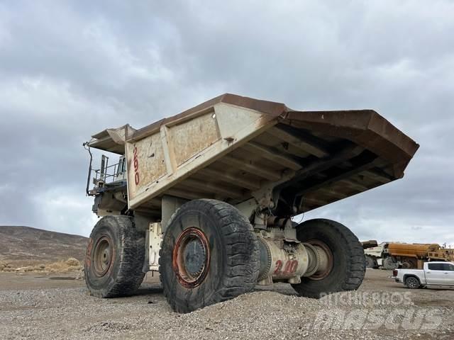 Liebherr T282B Belden kirma kaya kamyonu