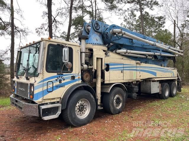 Mack 47M Beton pompaları
