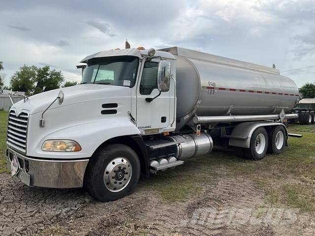 Mack CH613 Tankerli kamyonlar