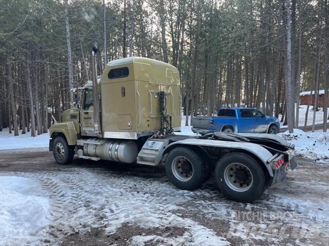 Mack CHN613 Çekiciler