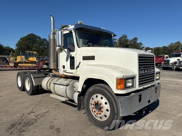 Mack CHN613 Çekiciler