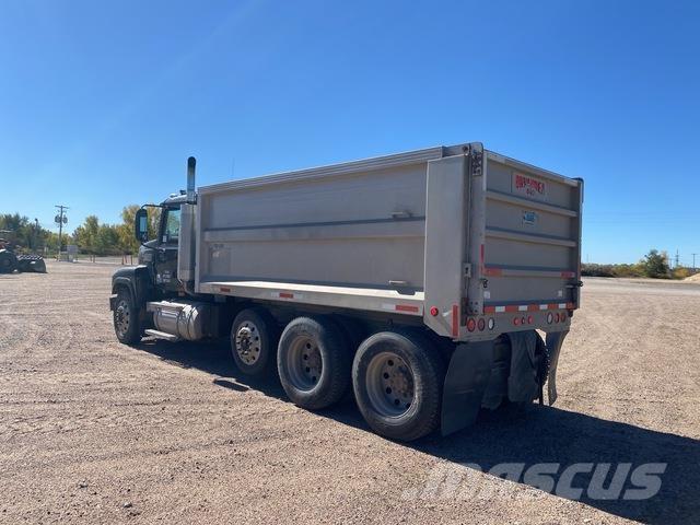 Mack CHN613 Damperli kamyonlar