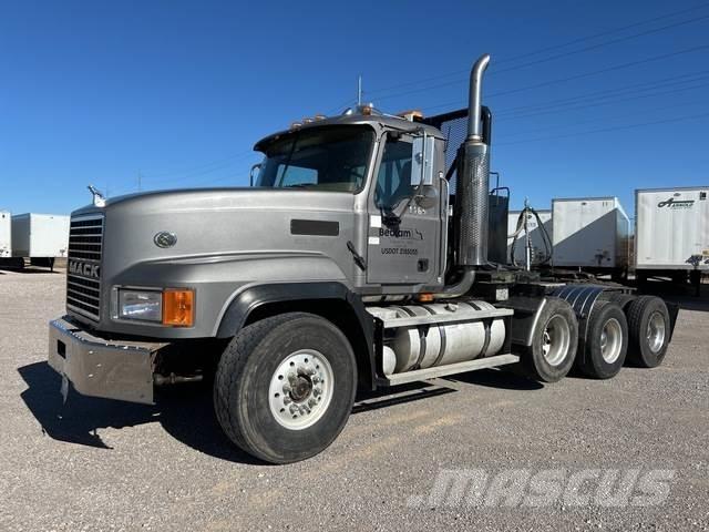 Mack CL713 Çekiciler