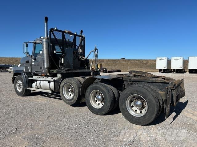 Mack CL713 Çekiciler