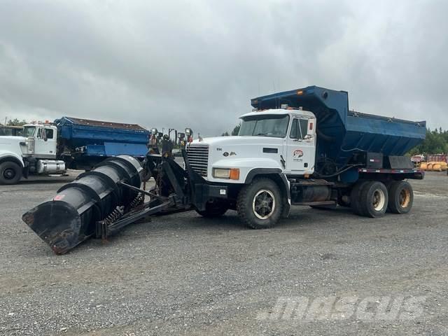 Mack CL713 Kar küreme biçaklari