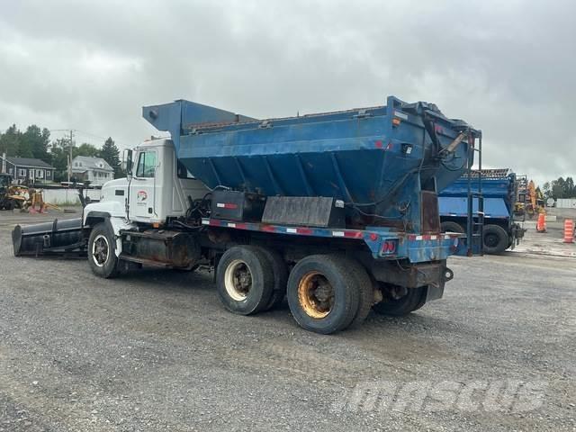 Mack CL713 Kar küreme biçaklari